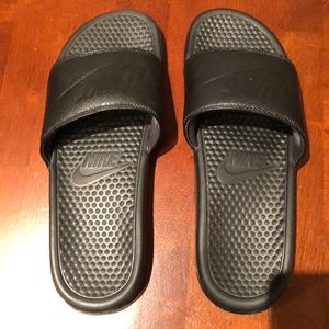 Nike Benassi slides